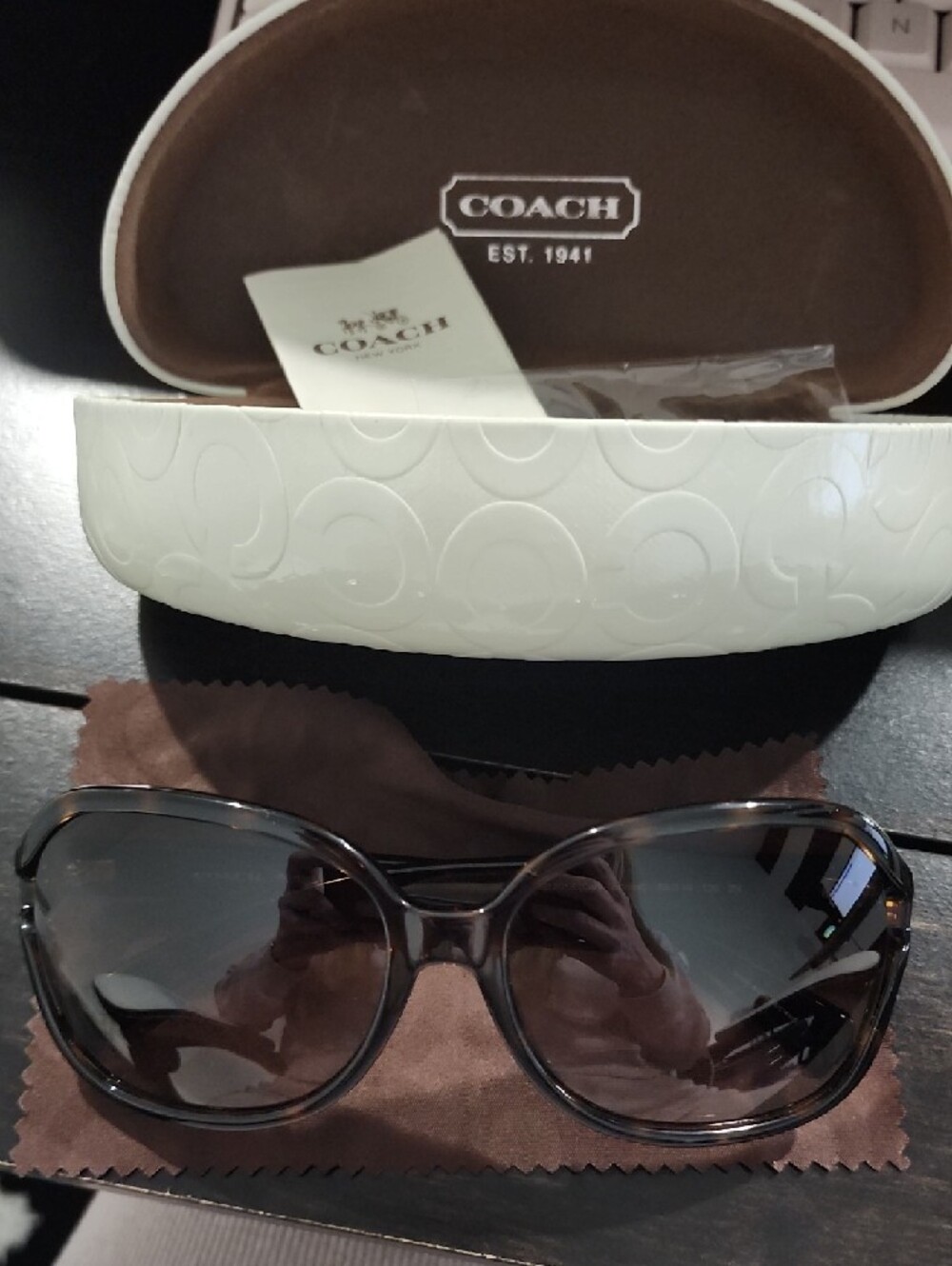 COACH Womens Brown Gradient Lens Sunglasses with Cream Case - Picture 2 of 3